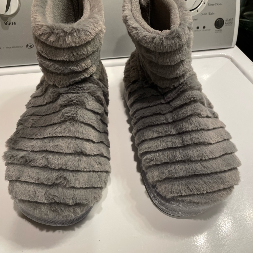 Cozy Gray Faux Fur Women's Slippers
